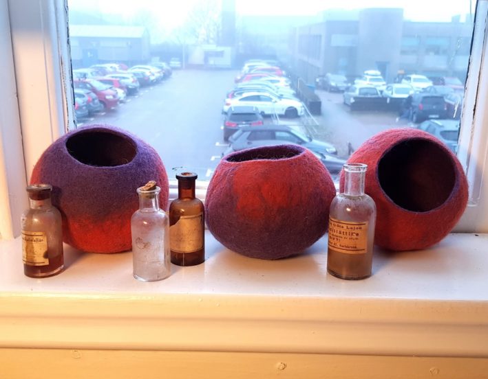 Felted pots/vases lavendel/orange