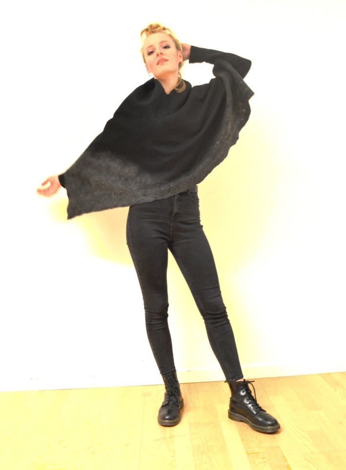 Felting tutorial: how to nunofelt a poncho In SWEDISH - Image 3