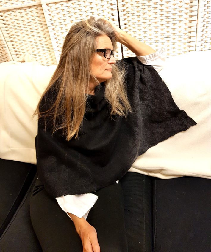 Felting tutorial: how to nunofelt a poncho In SWEDISH - Image 2