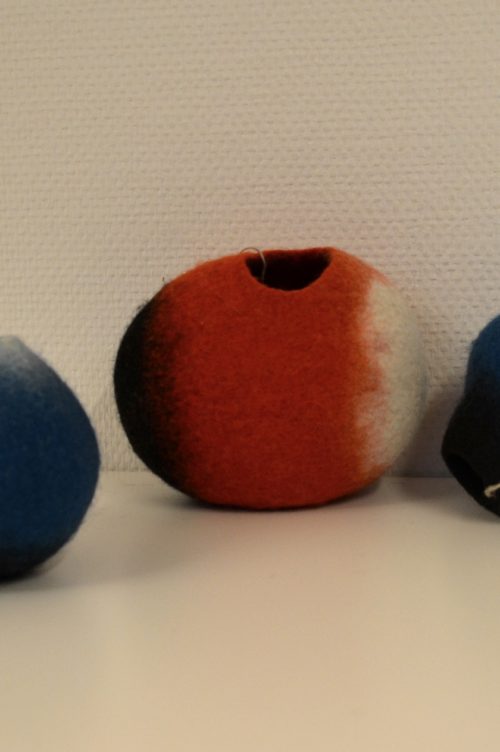 Felting tutorial how to shape 3D objects using fiber direction, carded wool, .