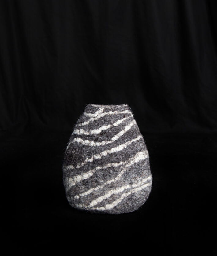 Woolen vase - Image 2