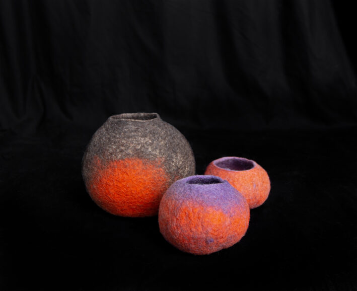 Felted pots/vases lavendel/orange - Image 3